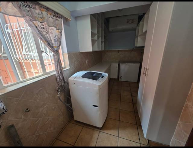 5 BEDROOM HOUSE FOR SALE IN SINOVILLE